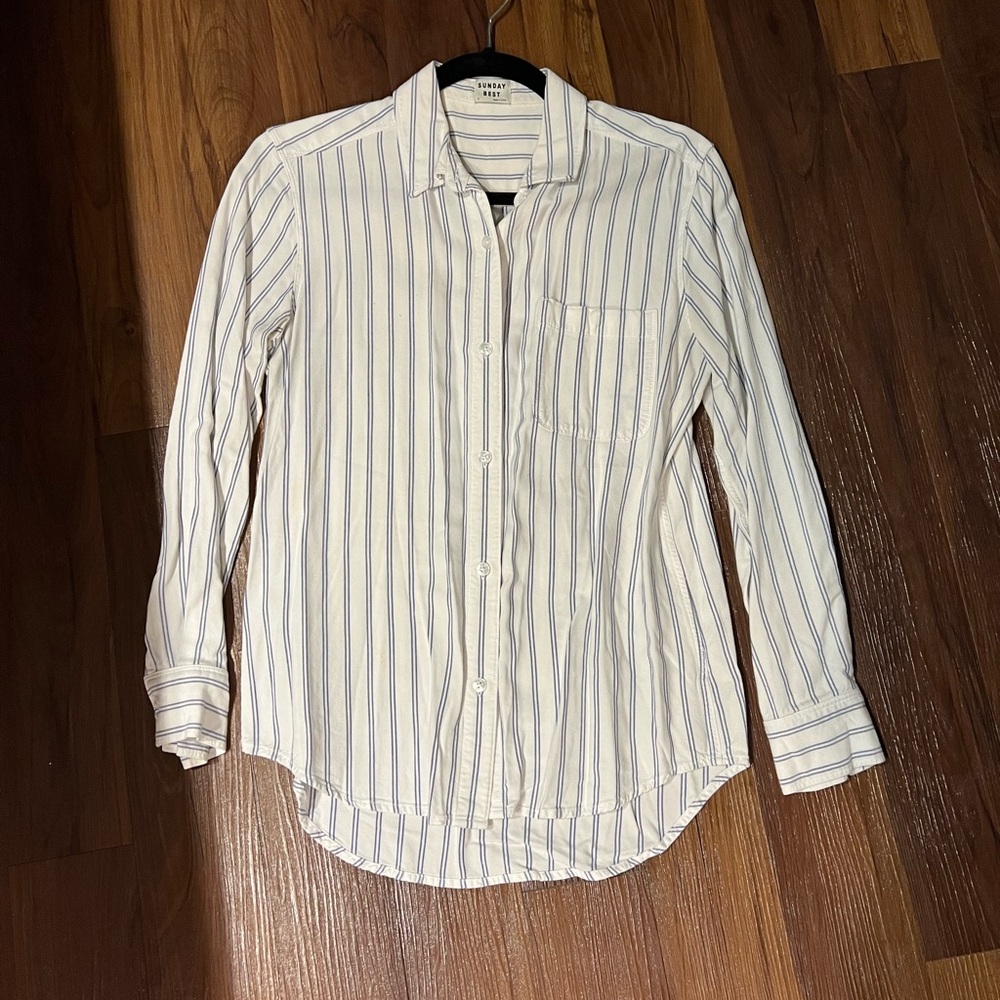 Aritzia Sunday best striped white blue button up collared shirt size small
